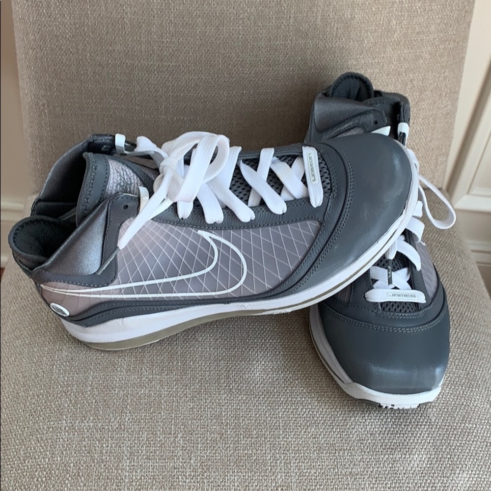 Nike - LeBron James 7 Cool Grey Sneakers